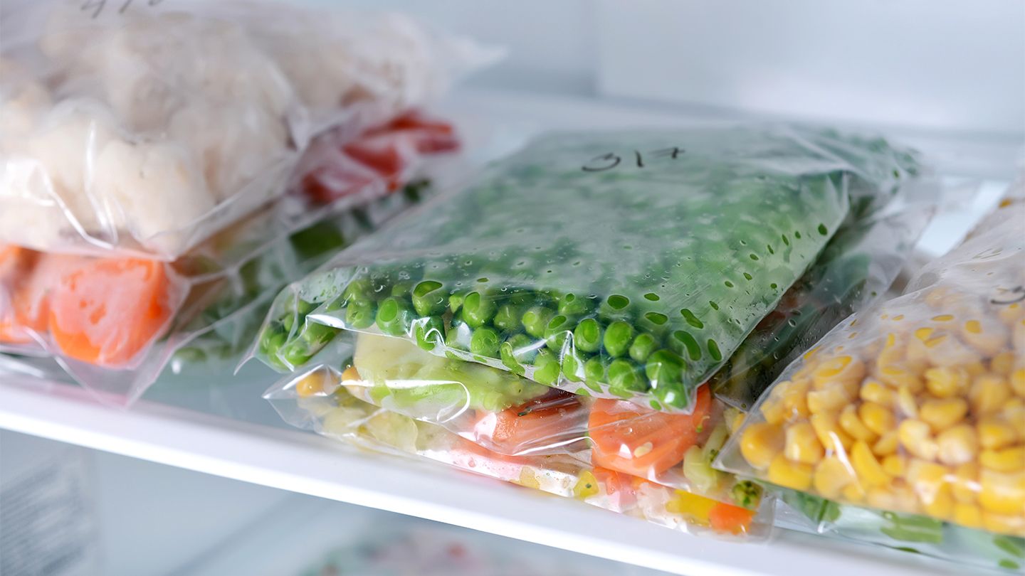 How Do You Keep Frozen Food Frozen While Traveling?